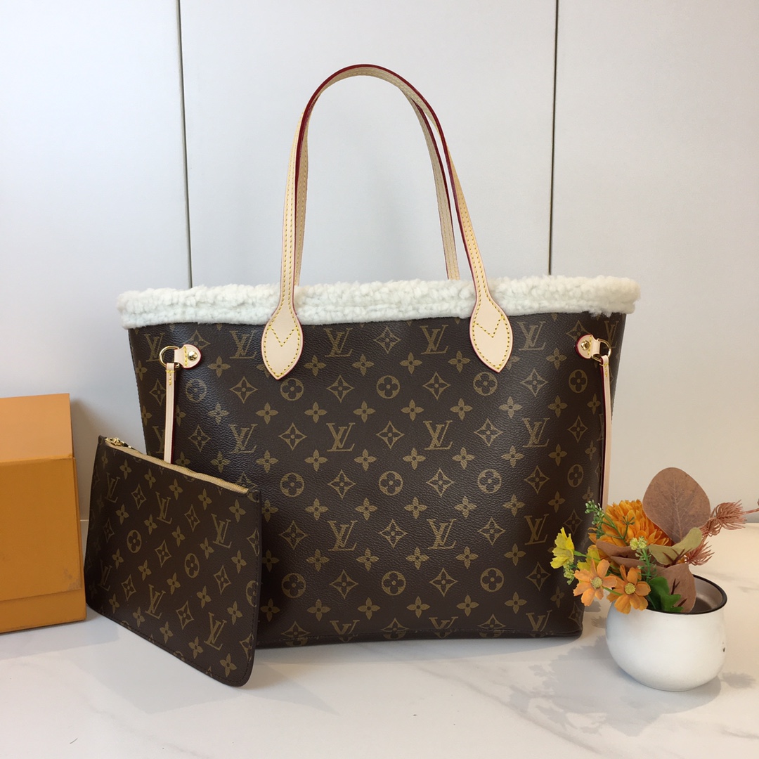 LV bag 642